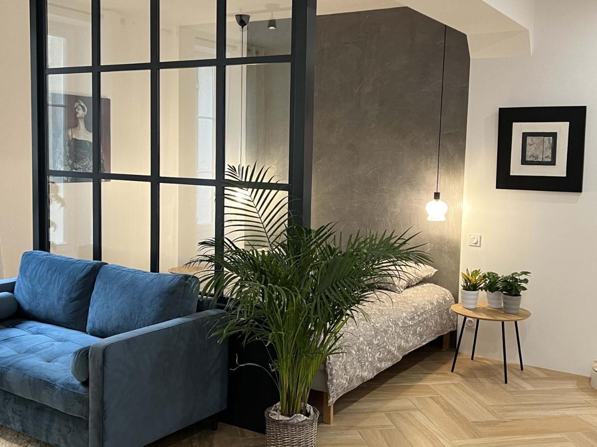 Bel Appartement Au Centre Du Vieux Joigny Exterior foto